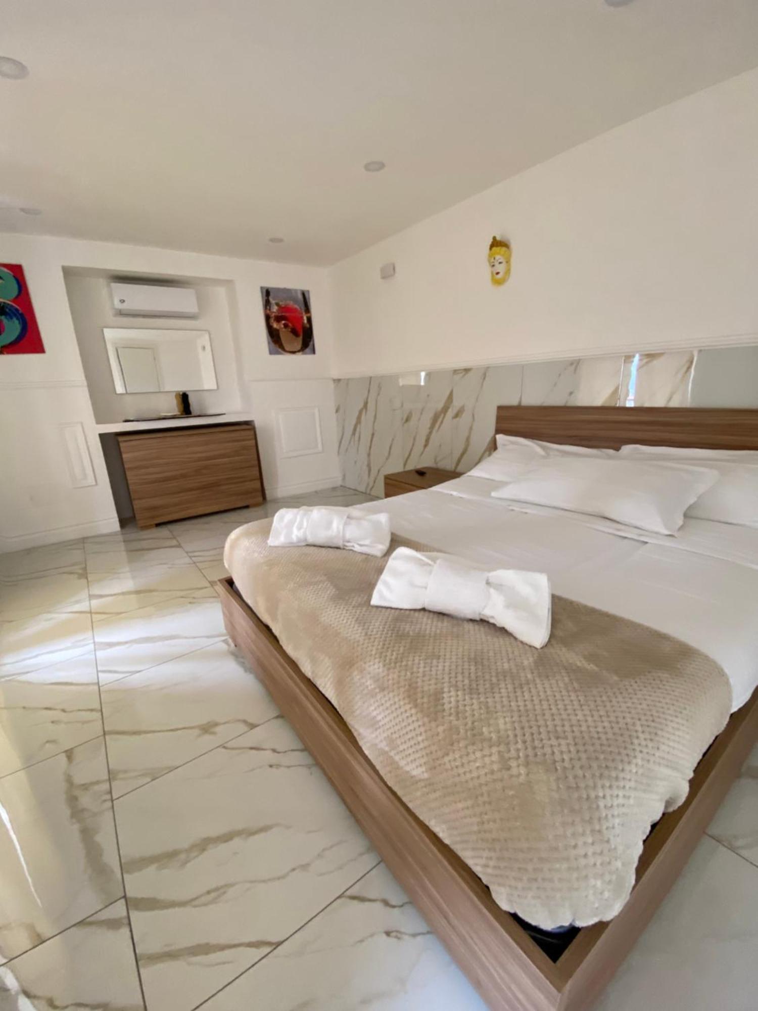 Pippo'S Suite Naples Extérieur photo